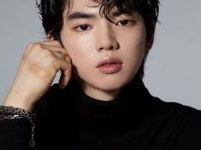 LG 5일 경기 승리기원 시구 나서