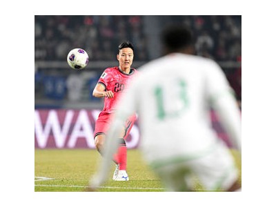 홍명보 감독 한국 축구대표팀 수비 문제 드러나